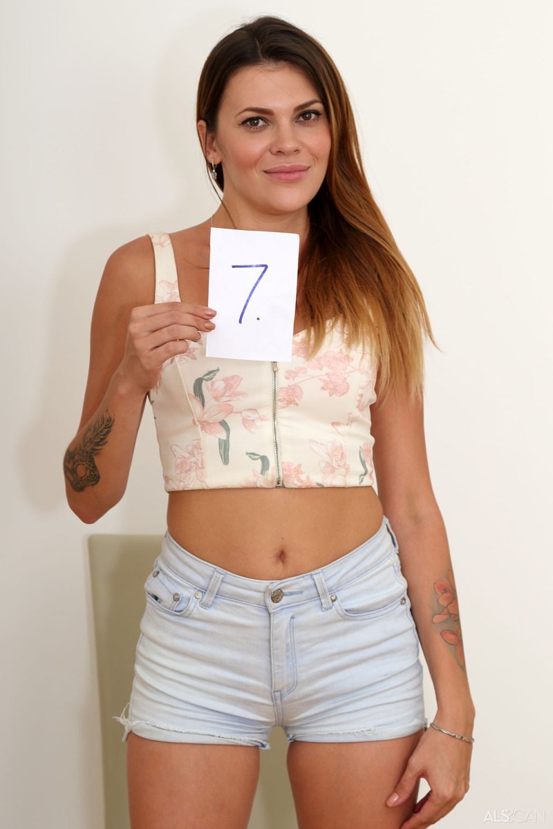 Карина, 23 года, 0 размер груди